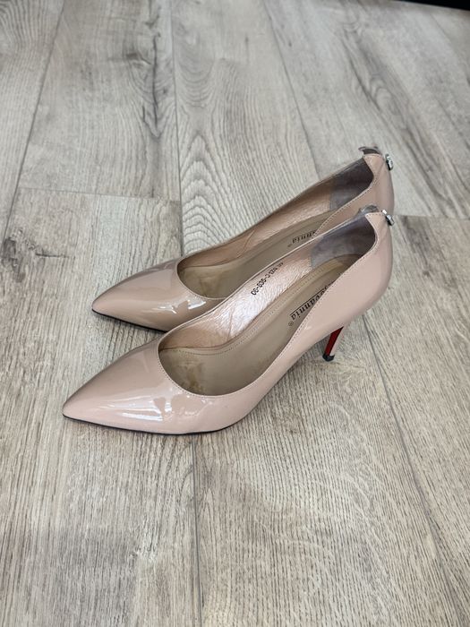 Женские лакированные туфли