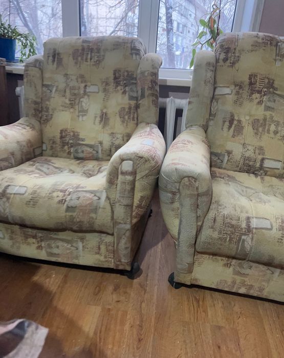 Продам диван, два кресла б/у.