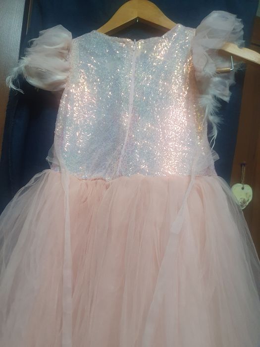 Платье нарядное на девочку