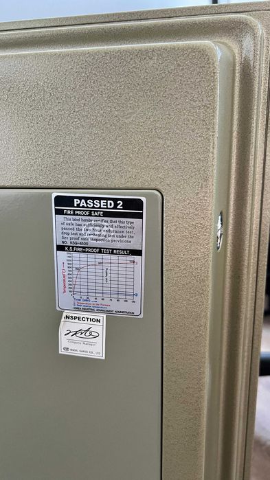 Продаётся сейф 250.000