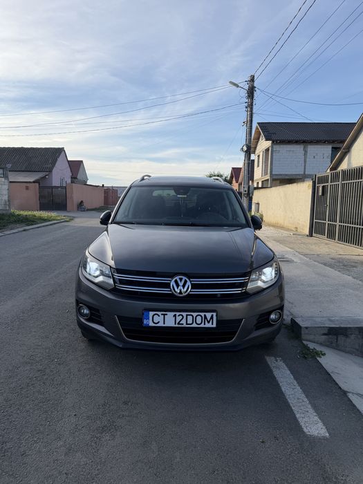 VOLKSWAGEN Tiguan