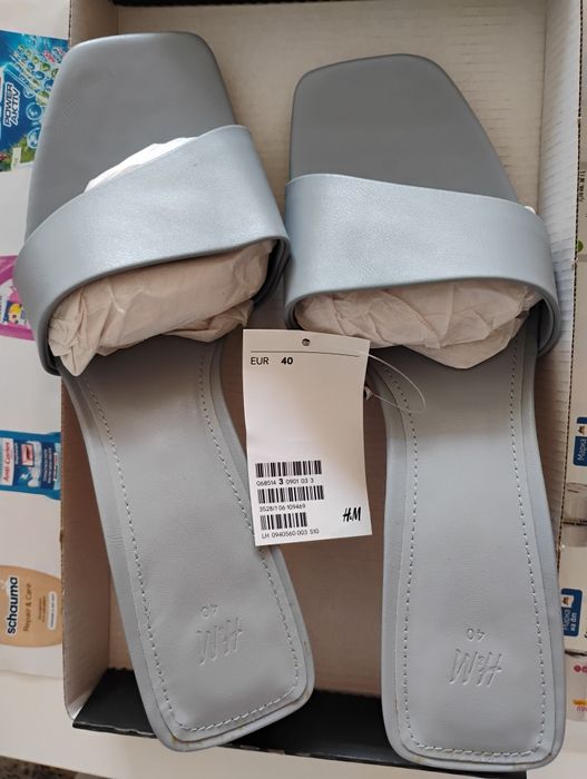 Маратонки и чехли