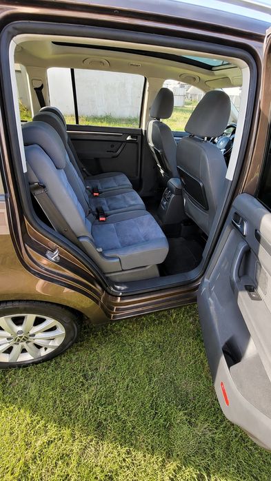 Volkswagen Touran 1.6 TDI • 2012 • 5 Locuri • Navi • Climatronic