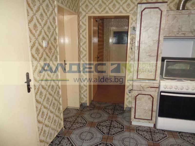 Продава се Къща в София, Враждебна - 319 кв.м за 721 €/кв.м - Снимка #3