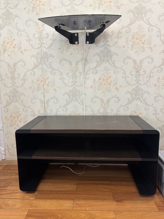 Тумбо под телевизор