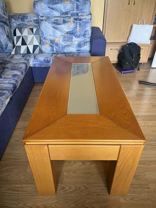 Холна маса от масивно дърво