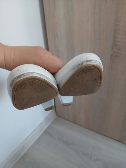 Pantofi ara din piele nr 39!
