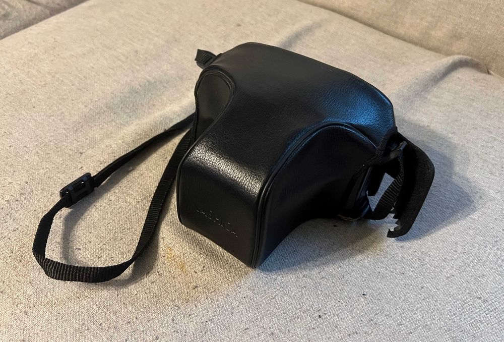 Aparat foto Yashica 108 Multi Program cu obiectiv Minikon Wide 24mm