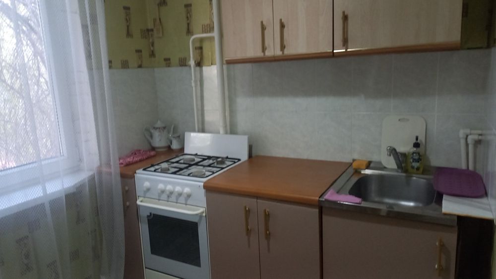 Сдам 1к.кв-ру.Ночь/Часы Центр. Район Электрон, кафе "Апорт" чисто,