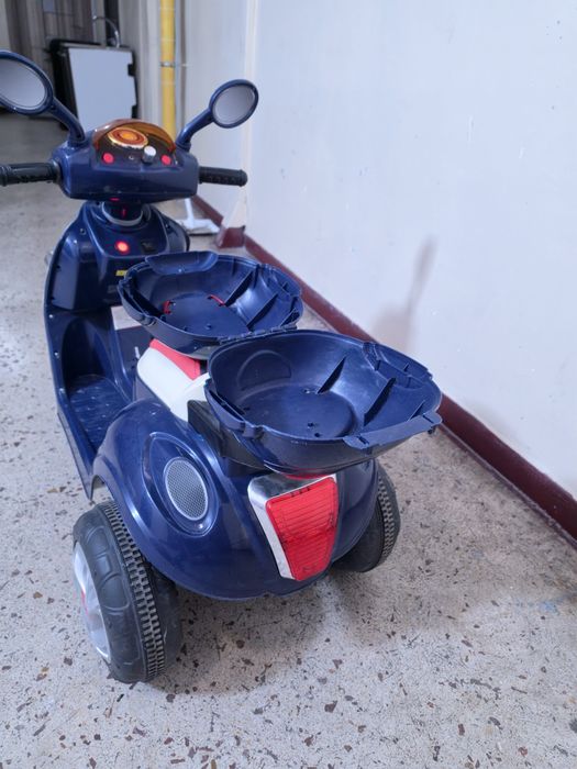 Scooter / Tricicletă electrică copii (baterie nouă + încărcător)