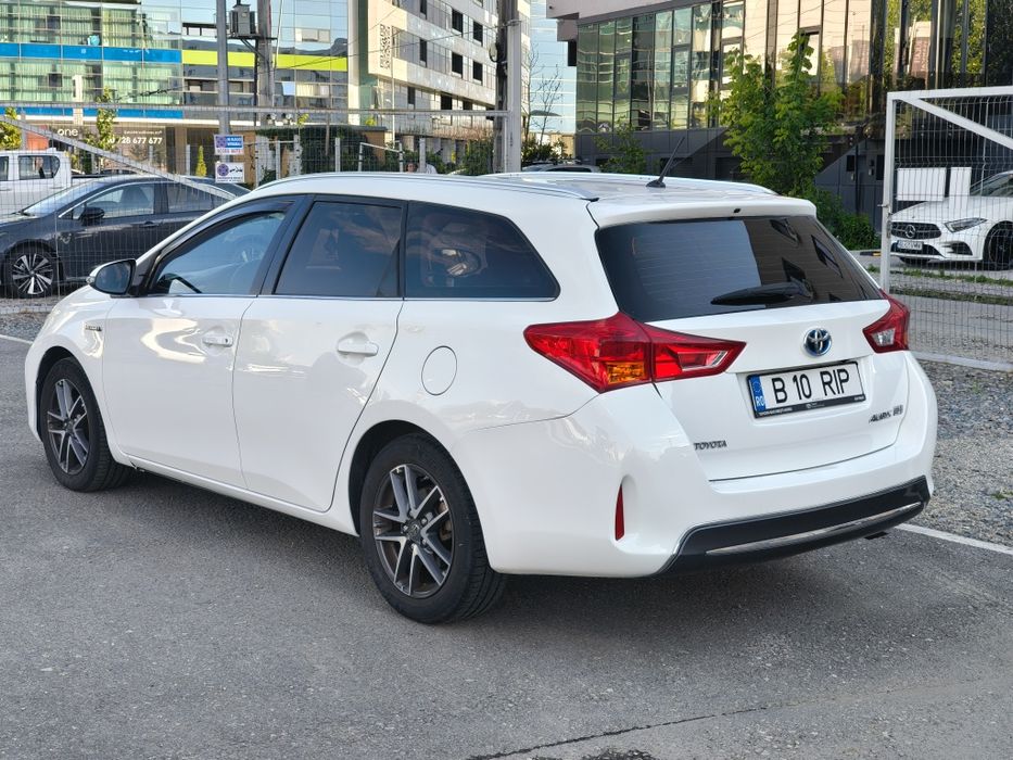Toyota Auris 1.8 Hybrid CVT 136 CP