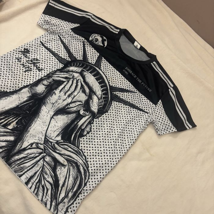 T-shirt (streetwear)