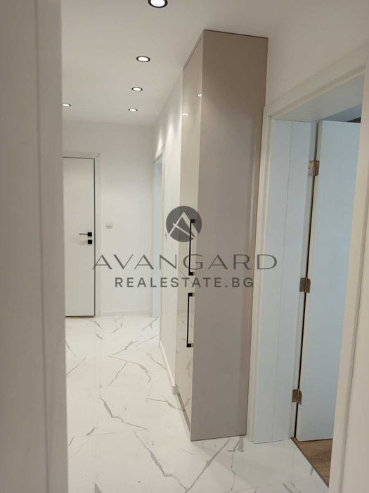 Продава се Тристаен апартамент в Пловдив, Остромила - 116 кв.м за 2199 €/кв.м - Снимка #15