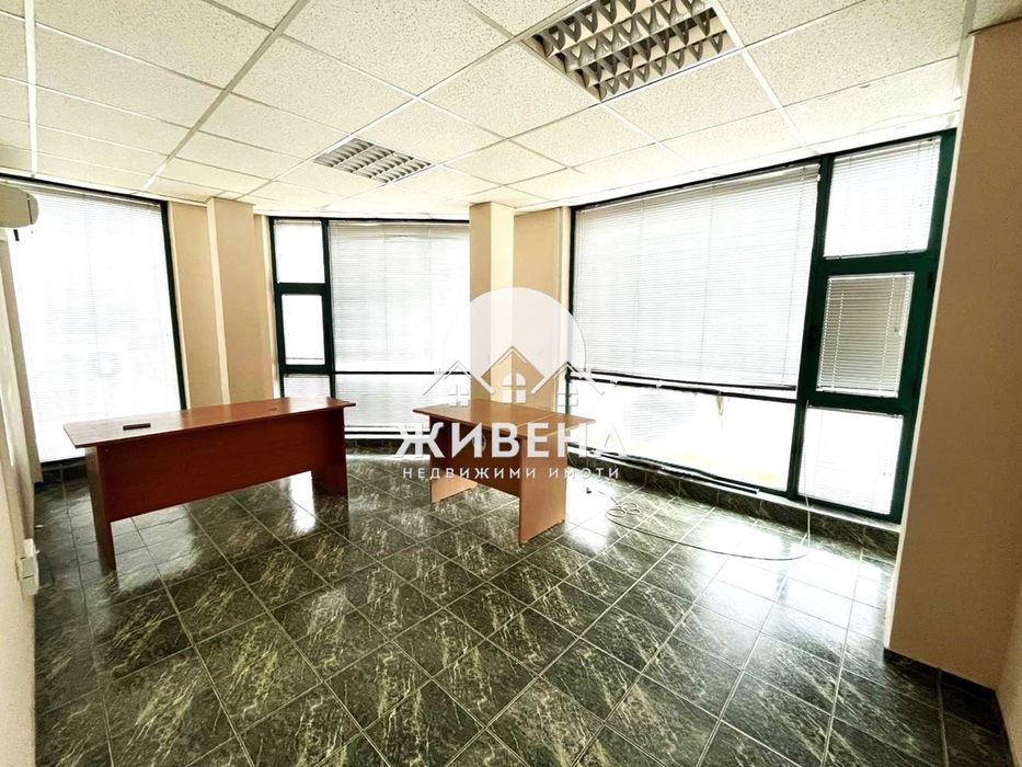 Продава офис до Червен площад, площ 136 кв.м