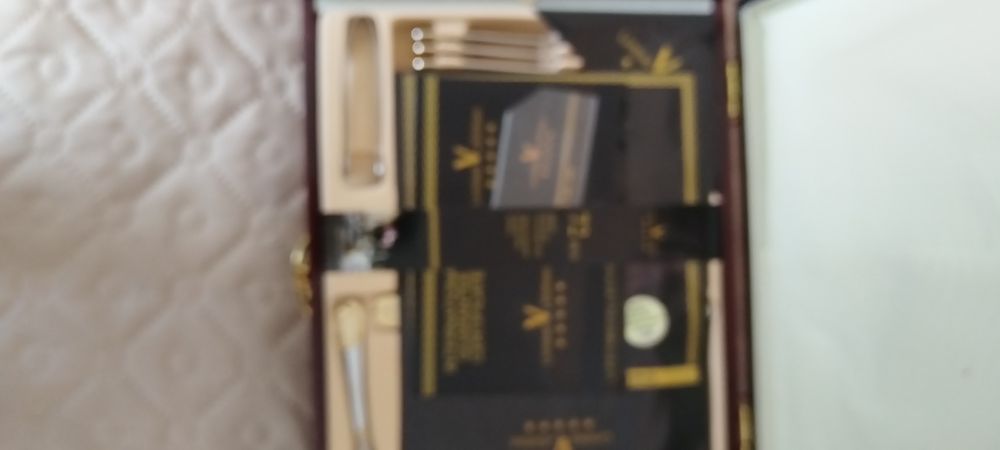 Комплект прибори за хранине