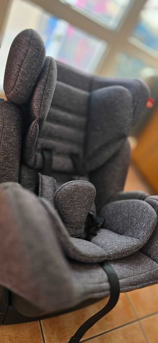 Продавам столче за кола Geoby CS888E за деца на възраст от 0 месеца до 25 кг (0+/I/II)