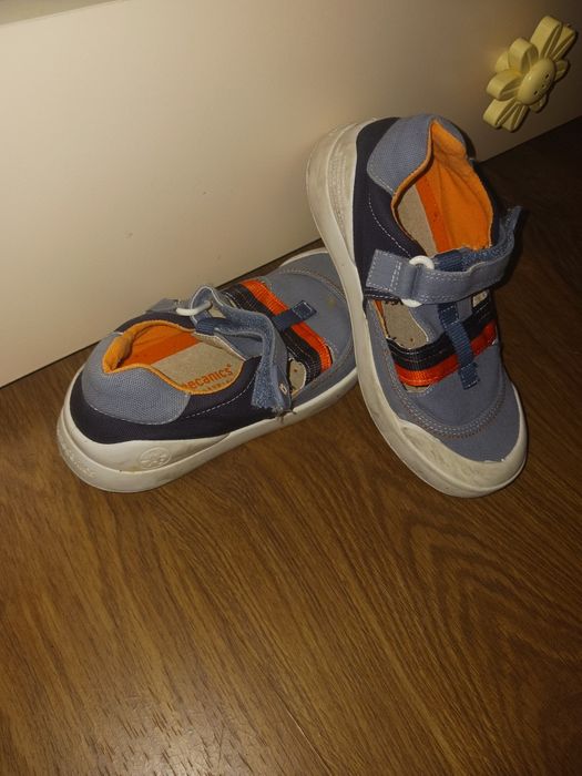 Продавам  запазени  Детски Обувки  на ниски цени