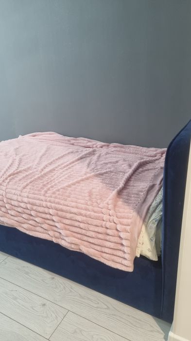 Продам кровать с матрасом
