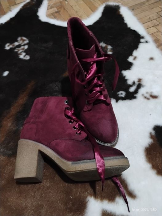 Ghete dama din piele întoarsă cu șireturi din satin