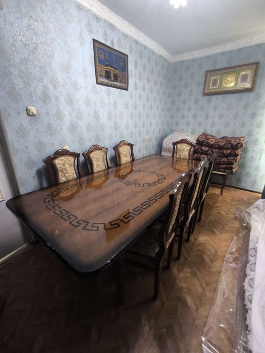 Стол для гостиной.И 10 стулъев.Дл;2,50..Шр;1,15