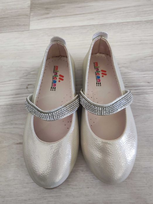 Перламутровые туфли для девочек