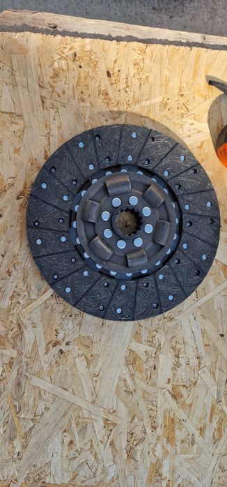 Disc ambreiaj tractor fiat 550 .445 fiat 450 cu arcuri import Italia diamet