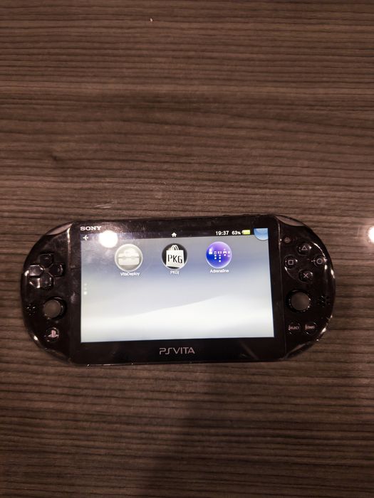 Продаю прошитую PS Vita!!!