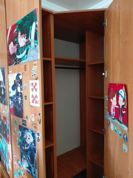 Продам Угловой шкаф