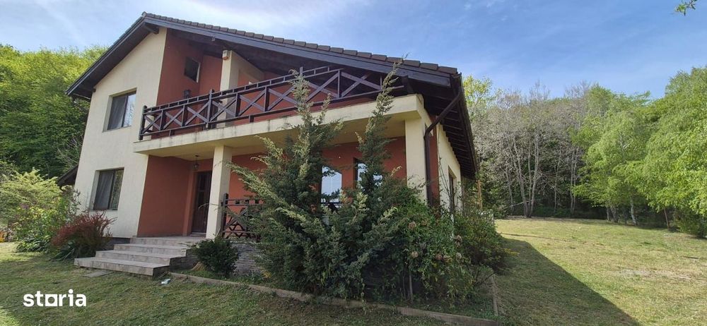 Casa langa padure , cartier privat -Corunca