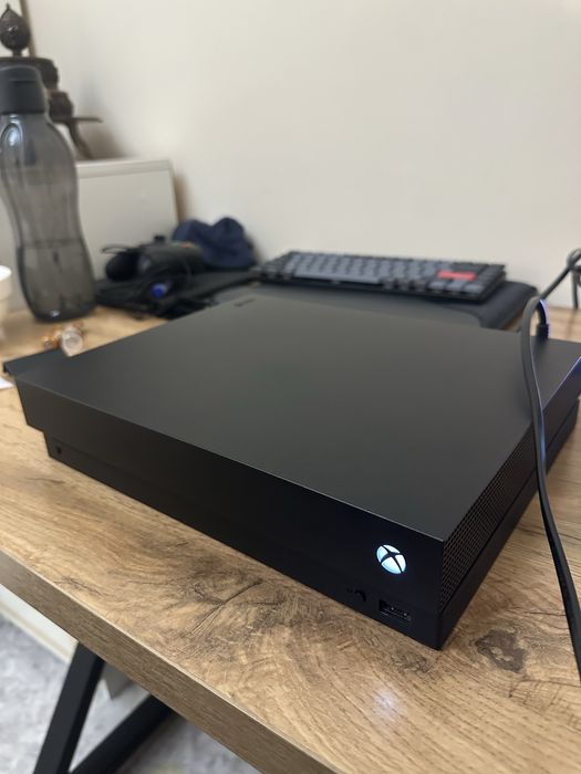 Xbox One X консоль