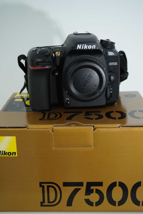 Nikon D7500 body 24k cadre  +2 baterii, Nikon dx 35mm f1.8