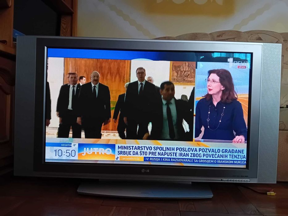 Vand televizor  LG cu diagonala 127 cm la pretul 150 lei