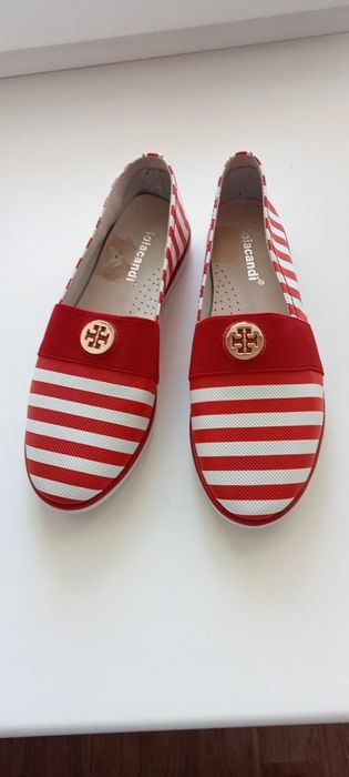 Продам 2 пары кожаных макасин