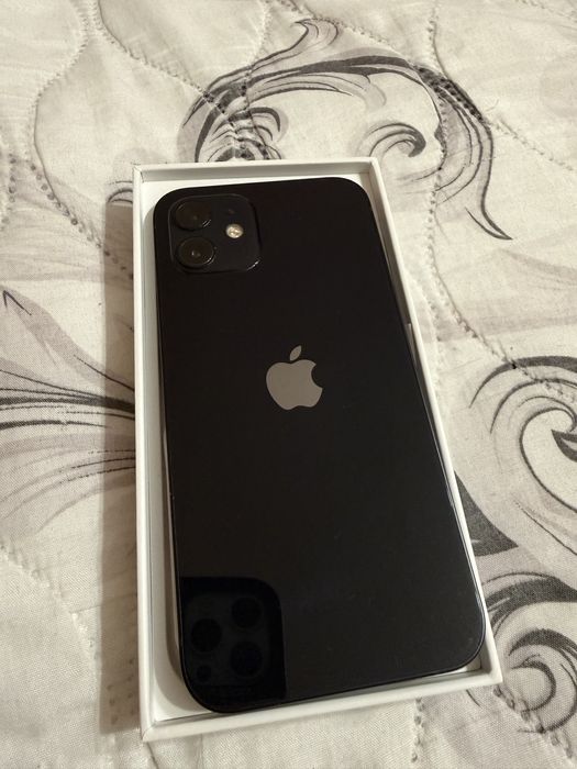 Продавам Iphone 12 128gb