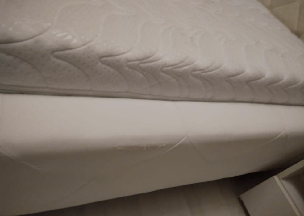 Pat alb imitație piele cadru 160/200