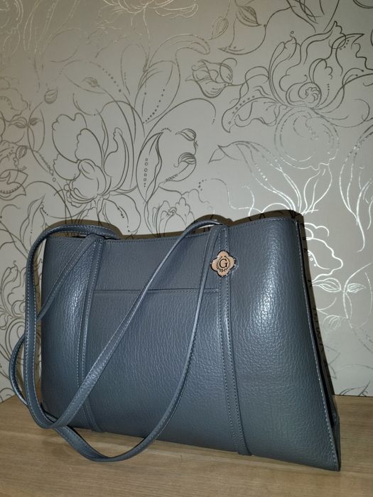 Продам женскую сумку тоут