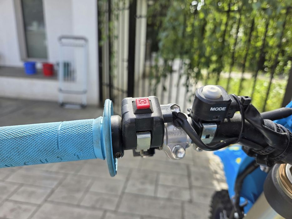 Yamaha YZ250F 2022 • sub 50 de ore • pornire electrică. Motocicletă întreținută, gata de utilizare.