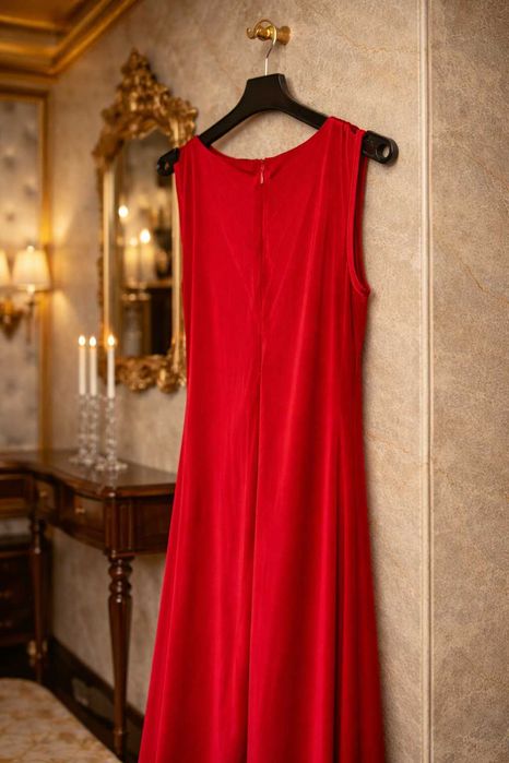 червена дълга официална лятна рокля със заплетено деколте луксозна