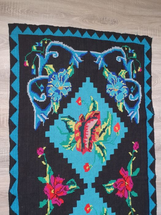 Carpeta țesută manual pret redus 250