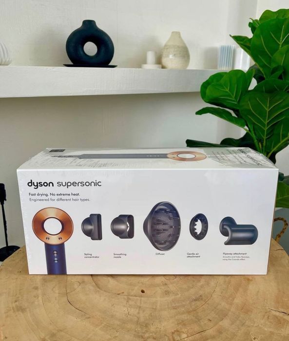 Dyson Supersonic в новом цвете Темно Синий в комплекте с насадками