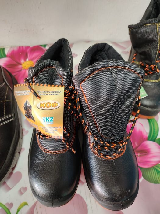 Продам рабочие ботинки