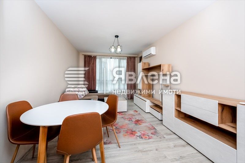 Продавам 3-стаен апартамент