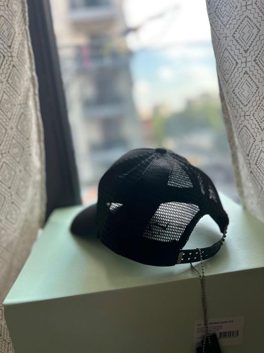 Vând urgent sapca amiri noua