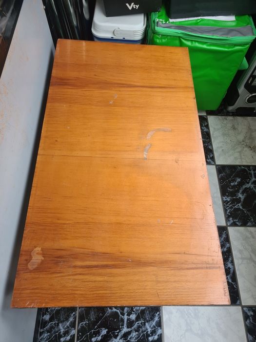 OFERTĂ - Măsuță de Cafea / Living din Lemn Masiv – Stil Vintage cu picioare strunjite