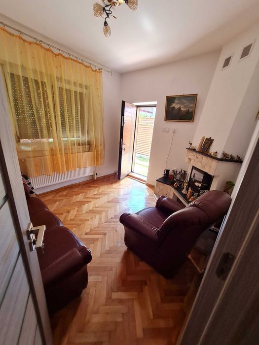 2 case in aceeasi curte, centru Ramnicu Valcea