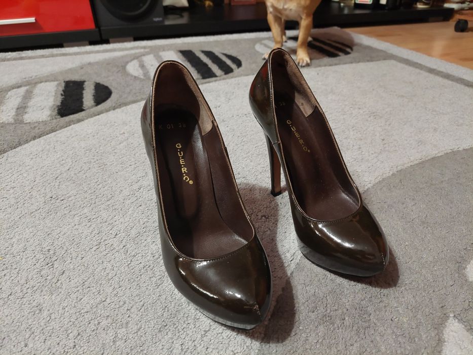 Pantofi din piele lacuita nr 38