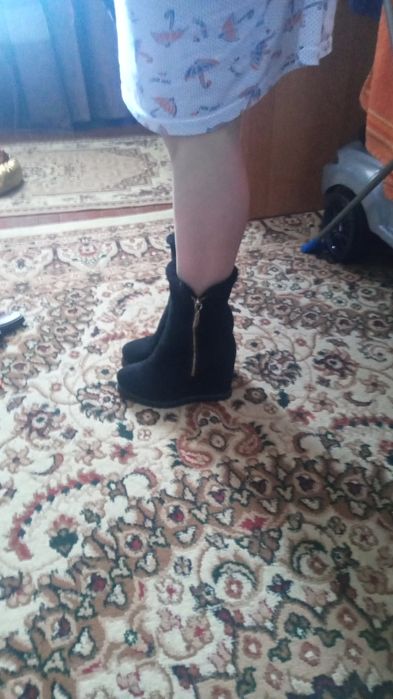 Отдаю женскую обувь