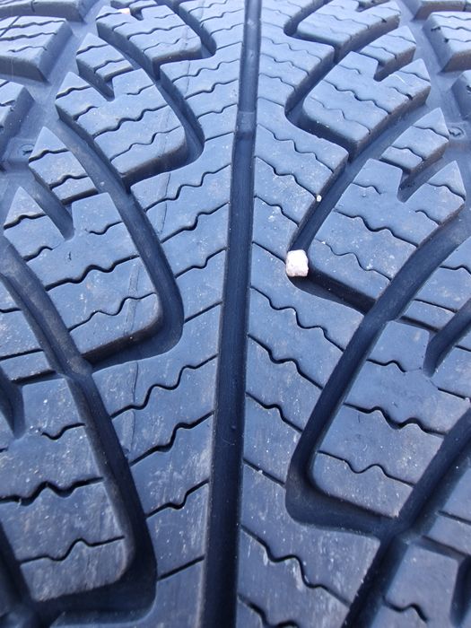 215. 60. 17 гуми Good Year