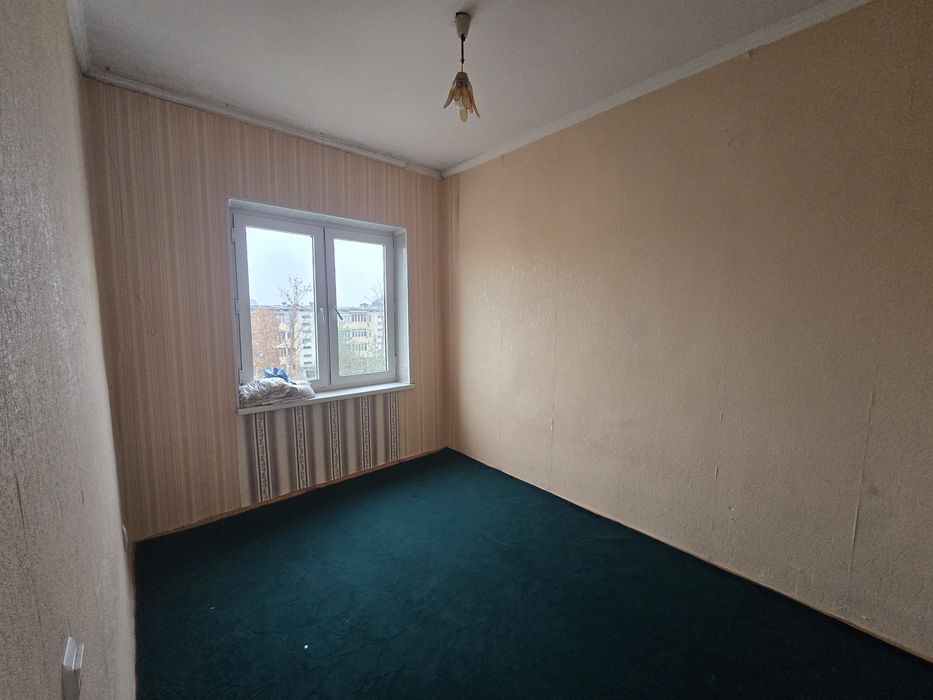 Zudlik bilan frunze massifda 3xonali kvartira sotiladi