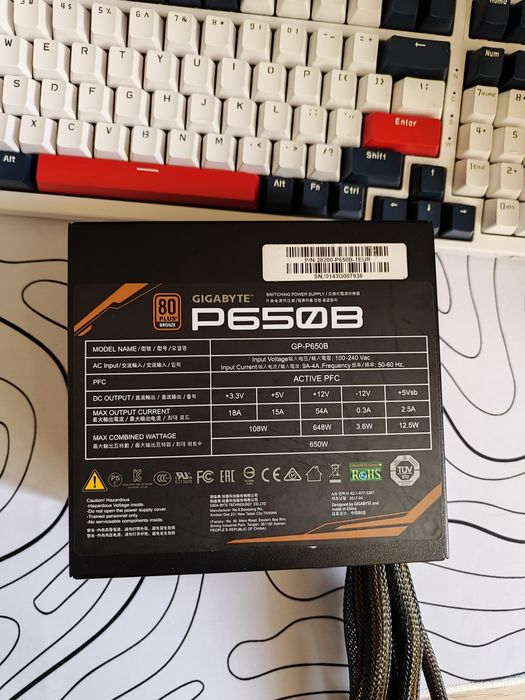 Блок питания Gigabyte p650b 80+bronze